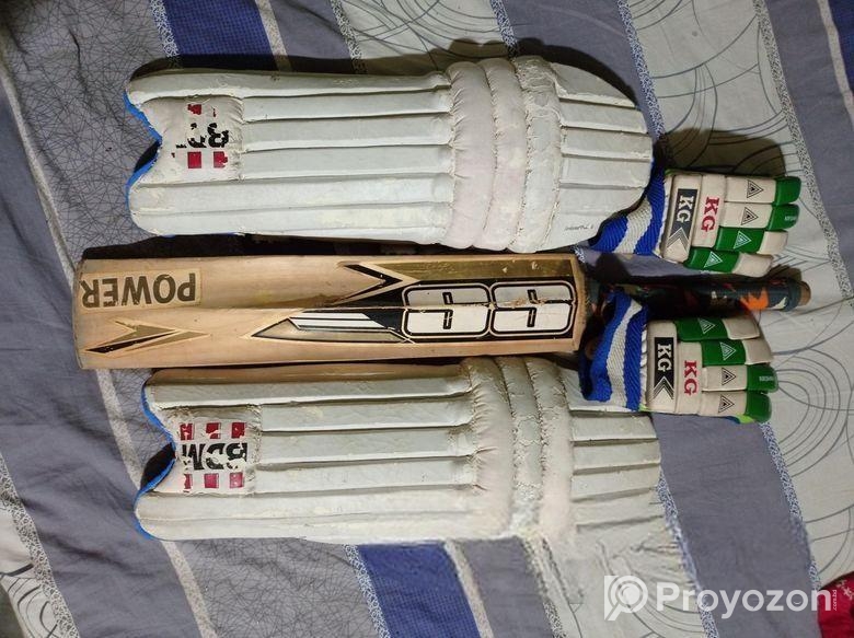ক্রিকেট ব্যাট ,গ্লাভ,প্যাড