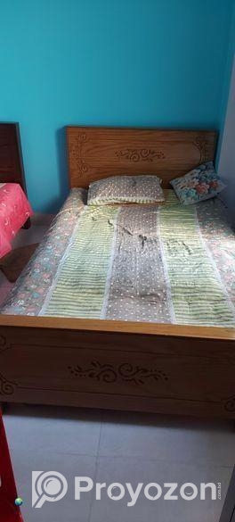 “প্রায় নতুন মালয়েশিয়ান বোর্ডের খাট বিক্রি