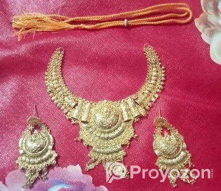 Antique golden necklace with earrings