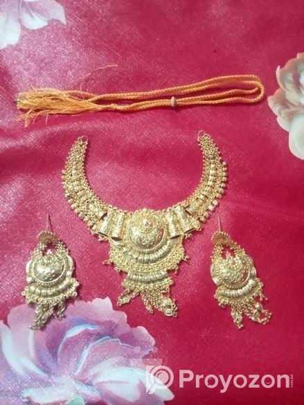 Antique golden necklace with earrings