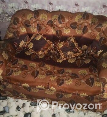 একটি দুই সিটের সোফা বিক্রি করব