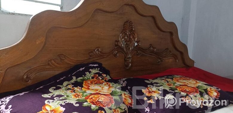 দুইটা বিগ সাইজ খাট একটা ওয়ারড্রব টেবিল