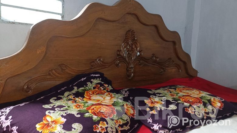 দুইটা বিগ সাইজ খাট একটা ওয়ারড্রব টেবিল