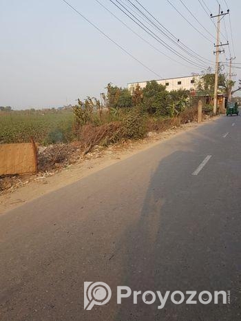 ঢাকা সাভার হাই ওয়ে সংলগ্ন স্মৃতিসৌধের কাছে এক দাগে