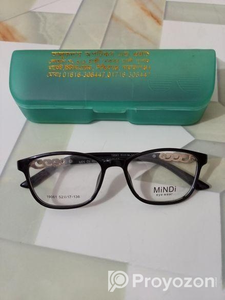 মেয়েদের চশমা