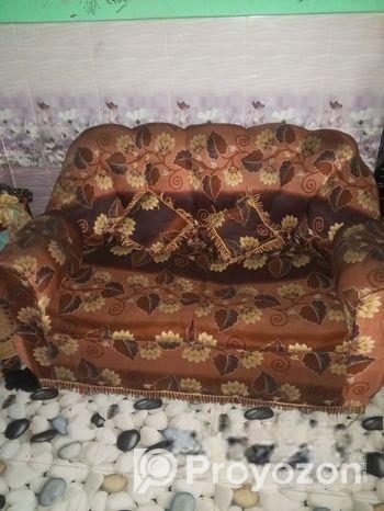 একটি দুই সিটের সোফা বিক্রি করব