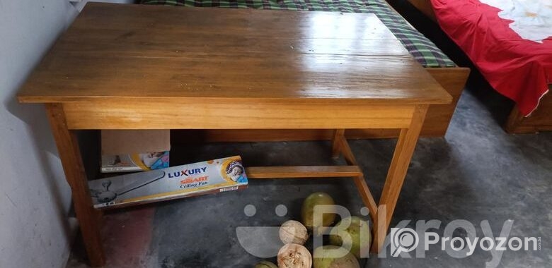 দুইটা বিগ সাইজ খাট একটা ওয়ারড্রব টেবিল