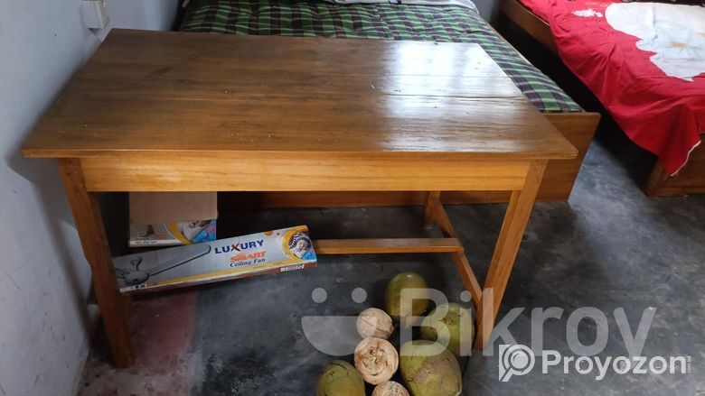 দুইটা বিগ সাইজ খাট একটা ওয়ারড্রব টেবিল