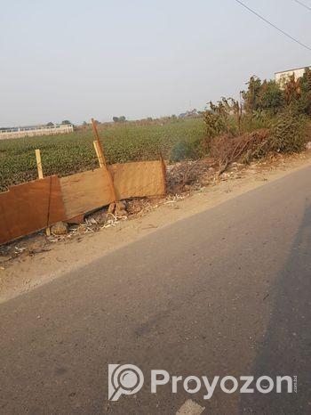 ঢাকা সাভার হাই ওয়ে সংলগ্ন স্মৃতিসৌধের কাছে এক দাগে