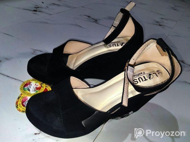 নতুন জুতা