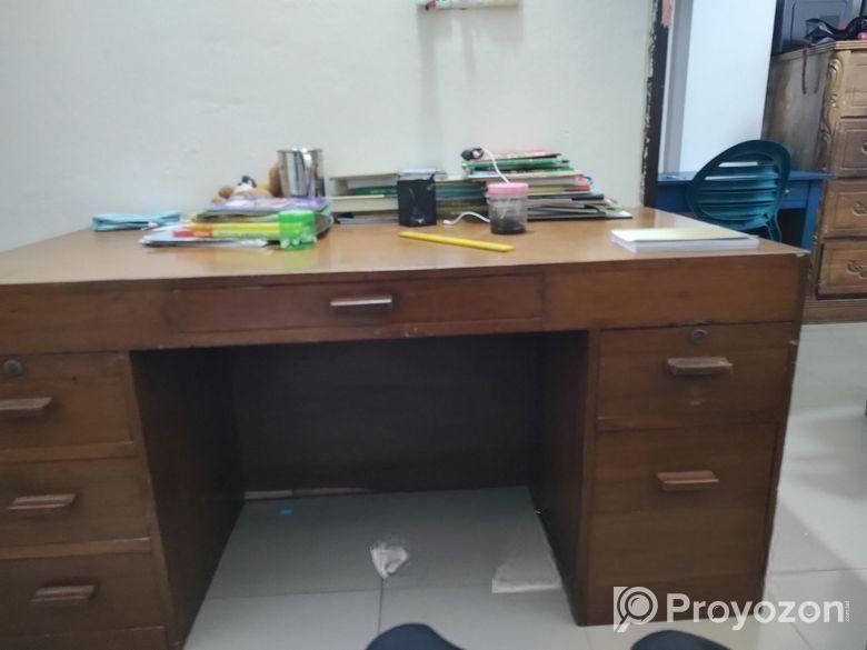 ৫ ফিটের একটি টেবিল বিক্রি হবে