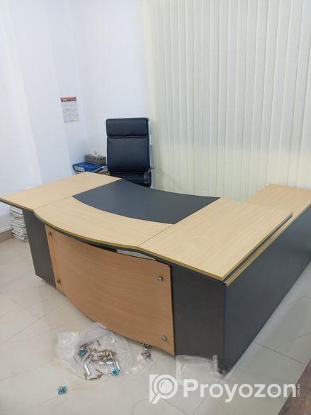 ডাইরেক্টর টেবিল বিক্রি হবে