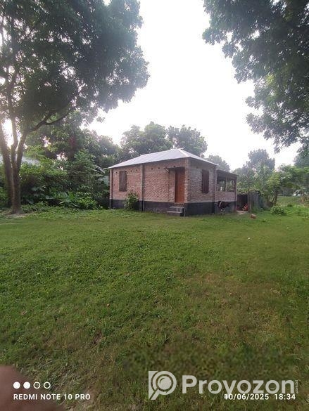 বাড়ি ও জমি দুইটাই বিক্রি করা হবে