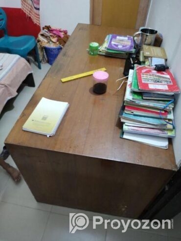 ৫ ফিটের একটি টেবিল বিক্রি হবে
