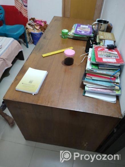 ৫ ফিটের একটি টেবিল বিক্রি হবে