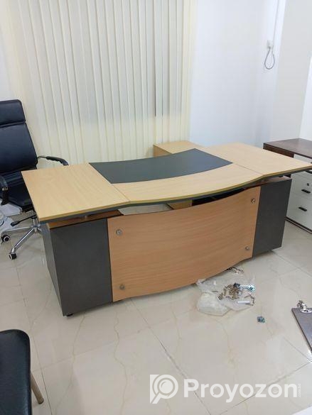 ডাইরেক্টর টেবিল বিক্রি হবে