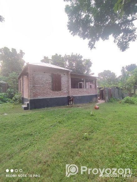 বাড়ি ও জমি দুইটাই বিক্রি করা হবে