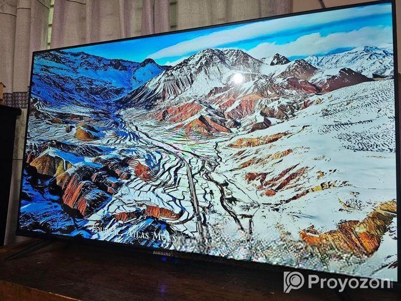 Samsung 43″ Smart Tv.