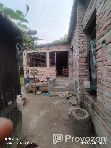 বাড়ি ও জমি দুইটাই বিক্রি করা হবে