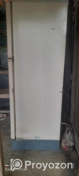 Non Forst Samsung Fridge