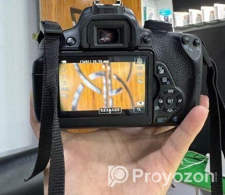 700 D camera