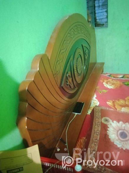 আকর্ষণীয় ডিজাইন কিং সাইজ খাট