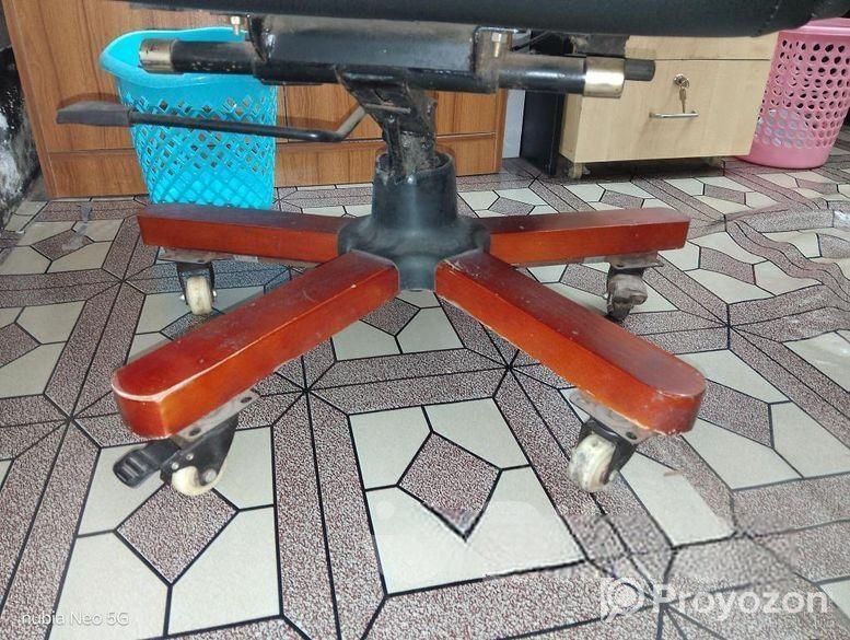 Boss Easy Chair Fresh