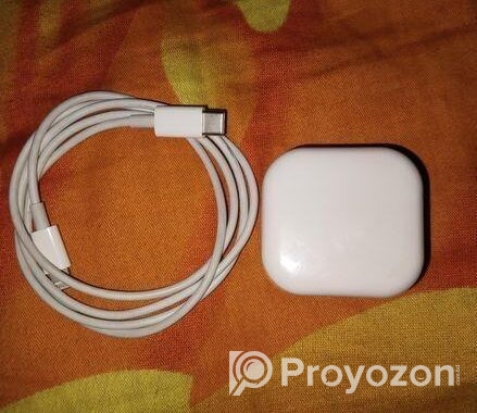 IPHONE original 20W charger