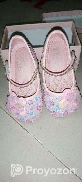 মেয়ে বাচ্চার জুতা