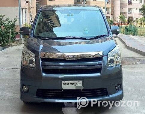 Toyota Noah X 2010