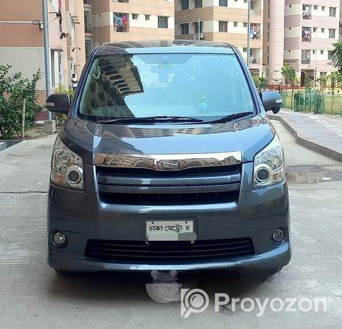 Toyota Noah X 2010