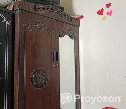 দুইটা আলমারি বিক্রি হবে