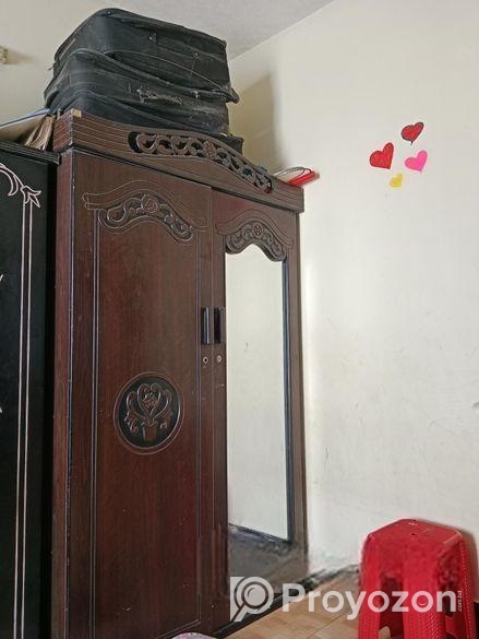 দুইটা আলমারি বিক্রি হবে