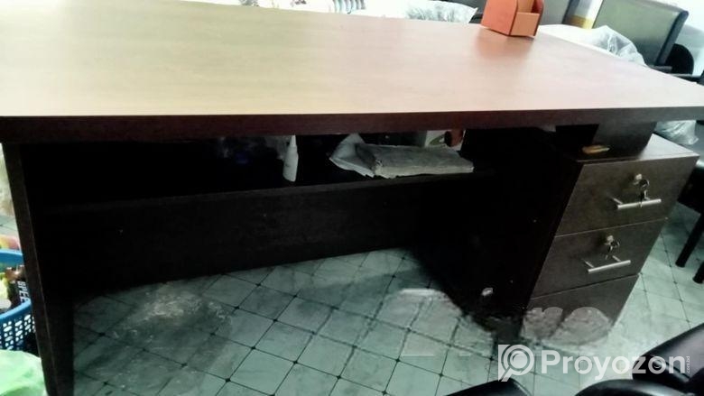 চেয়ার/টেবিল (বাসা/অফিস)