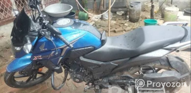 Honda X Blade 2021