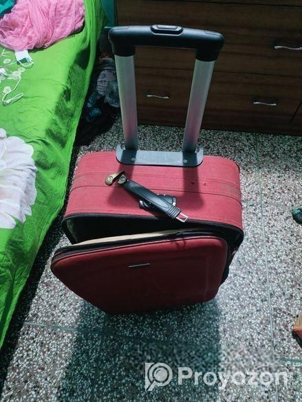 লাগেজ বিক্রি হবে