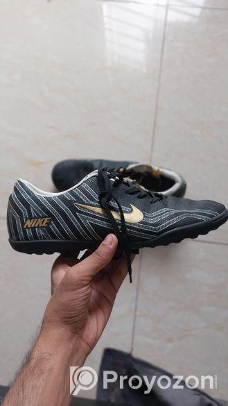 ফুটবল ট্রেইনার জুতা