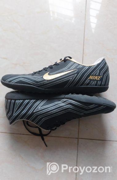 ফুটবল ট্রেইনার জুতা