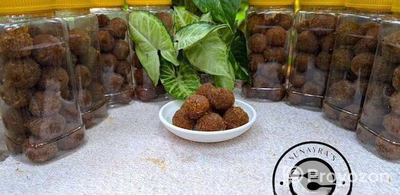 নারিকেল নাড়ু বিক্র হবে
