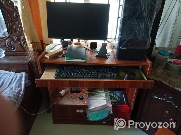কম্পিউটার টেবিল
