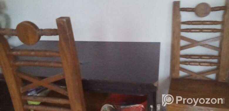 একটি টেবিল বিক্রি করা হবে