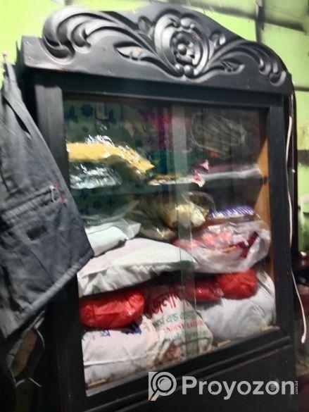 একটি ভালো মানের কাচের শোকেস