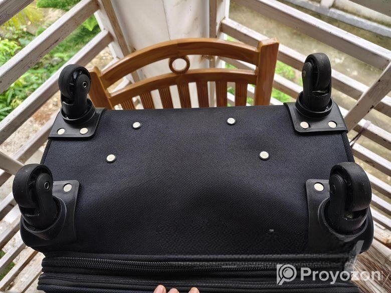 ট্রলি ব্যাগ বিক্রি হবে