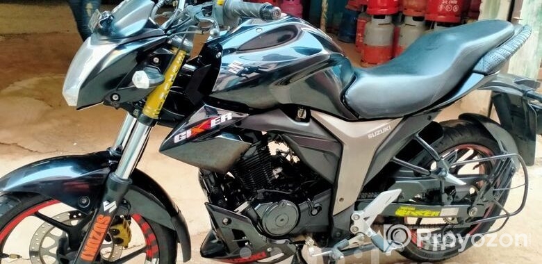 Suzuki Gixxer Monotone Black color 2023