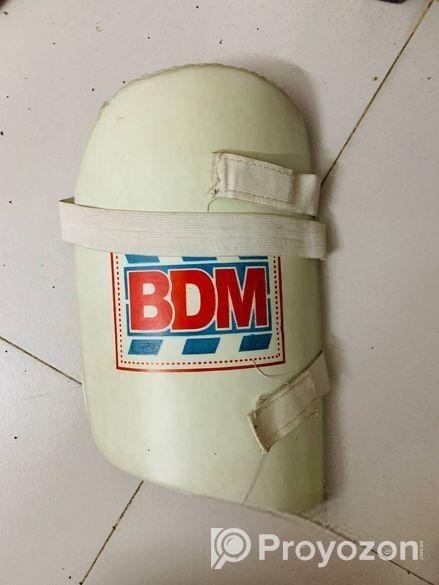 ক্রিকেট কিট বিক্রি করবো