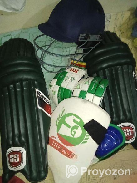 ব্যাট’ প্যাড হেলমেট সহ সব কিছু