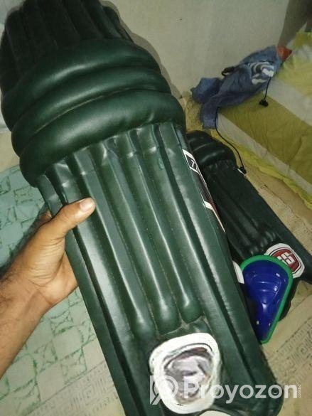 ব্যাট’ প্যাড হেলমেট সহ সব কিছু