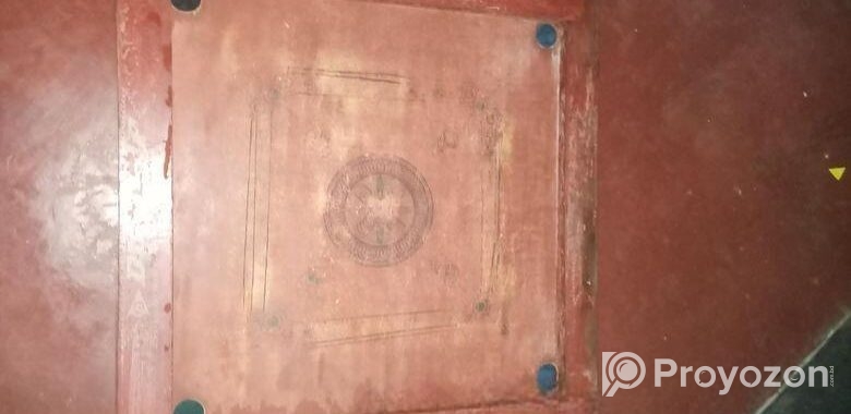 Carrom board