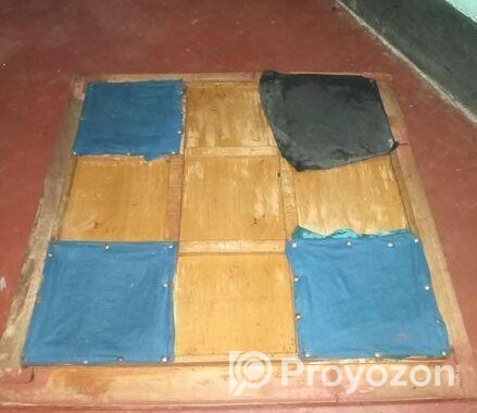 Carrom board