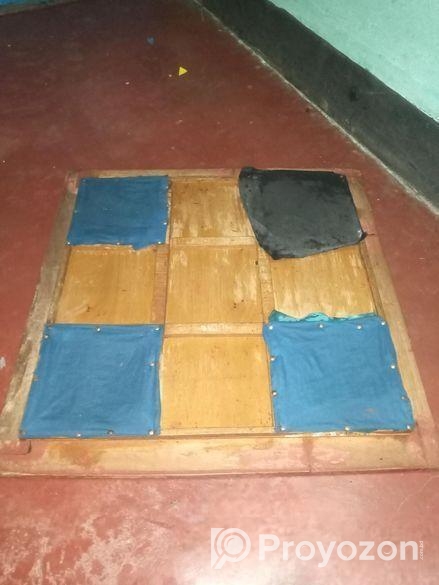 Carrom board